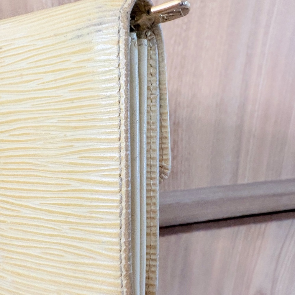 Auth LOUIS VUITTON Yellow Epi Leather Sarah Long Envelope Wallet - Picture 7 of 15